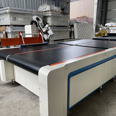 Máy vi tính dán mép băng tự động Máy may lật
